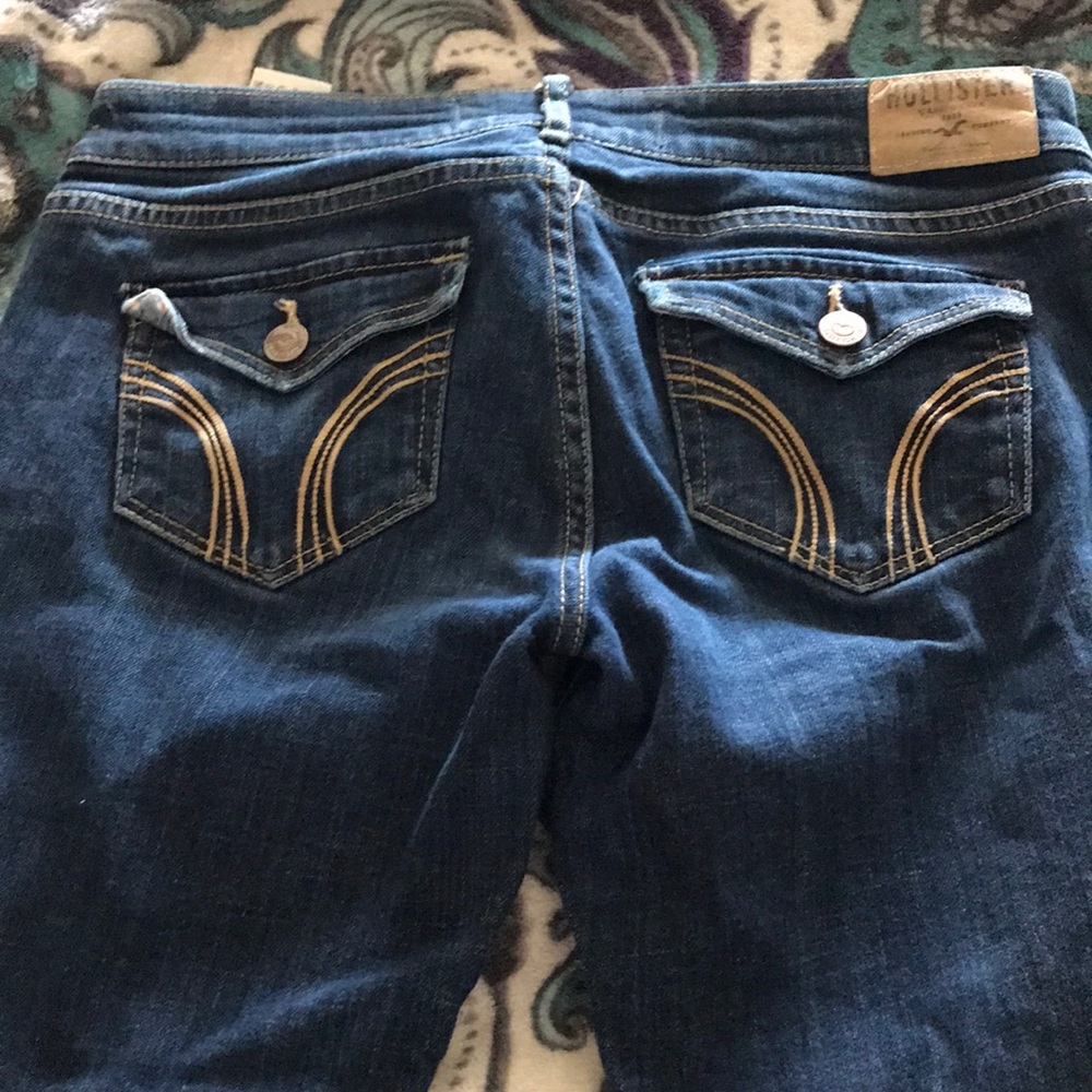 Hollister cropped jeans size 5. - Picture 3 of 4